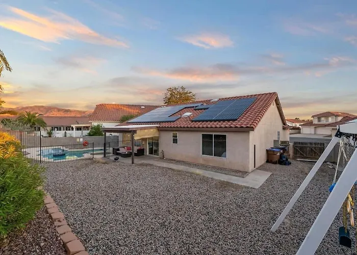 Dom wakacyjny Pool Oasis Sleeps 8